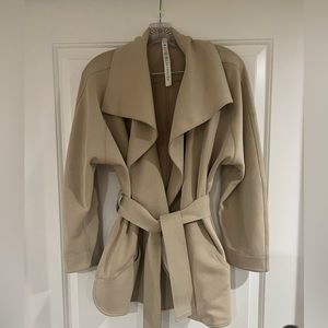 Lululemon soft-stride wrap trench size XS/S. Only worn once.